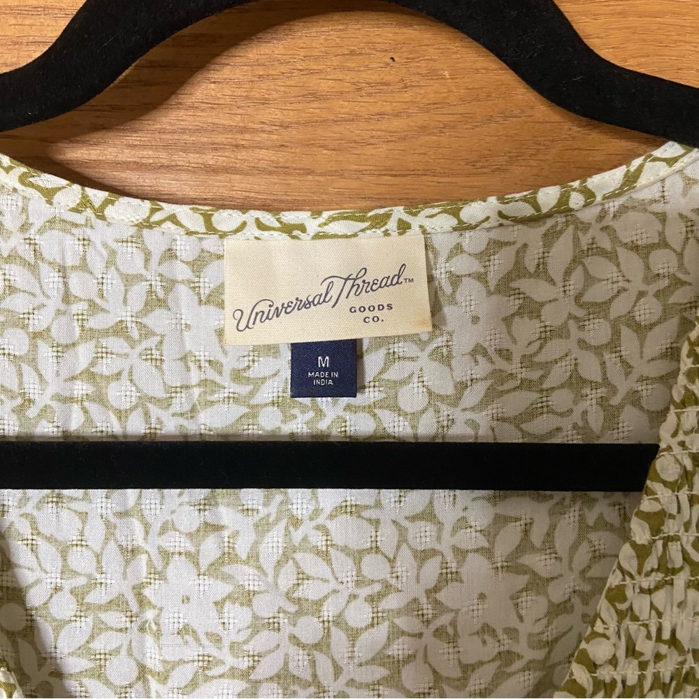 Universal Thread citron green and white floral smocked bodice puff sleeve dress - Picture 5 of 6